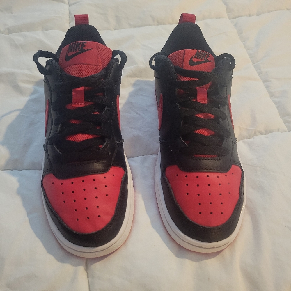 Nike Court Borough Low 2 GS BQ5448-007 Youth Size 4Y Black Red Lace Up Women 5.5